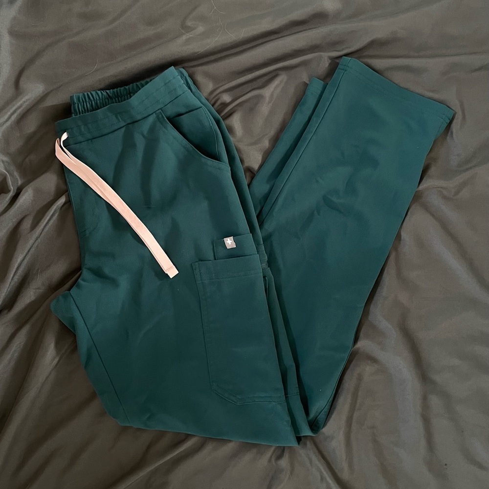 Figs skinny scrub pants